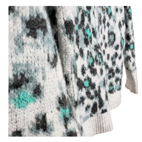 LOFT Leopard Print V-Neck Sweater - Size: XS - Picture 5 of 9